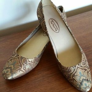 "Ronnie" kitten heel shoes